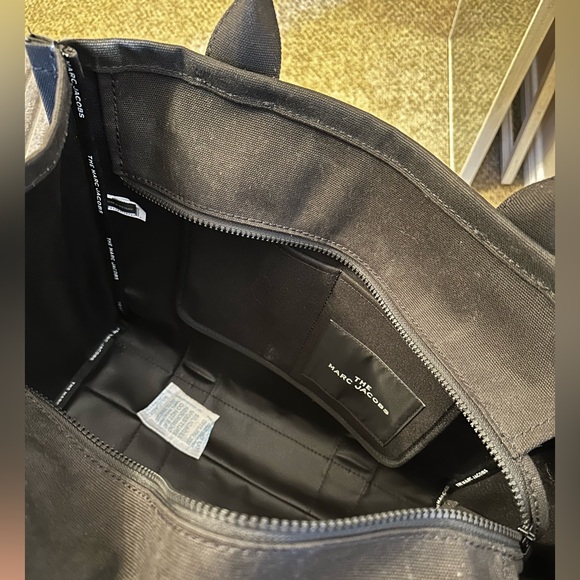 Marc Jacobs The Canvas Large Tote Bag in black - Picture 7 of 10